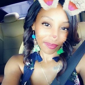 Meet your Posher, Jnola